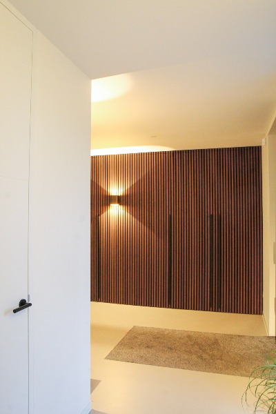 Wand met houtenpanelen